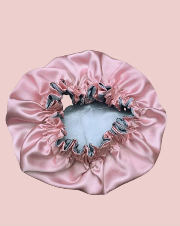 Bonnet en satin ajustable