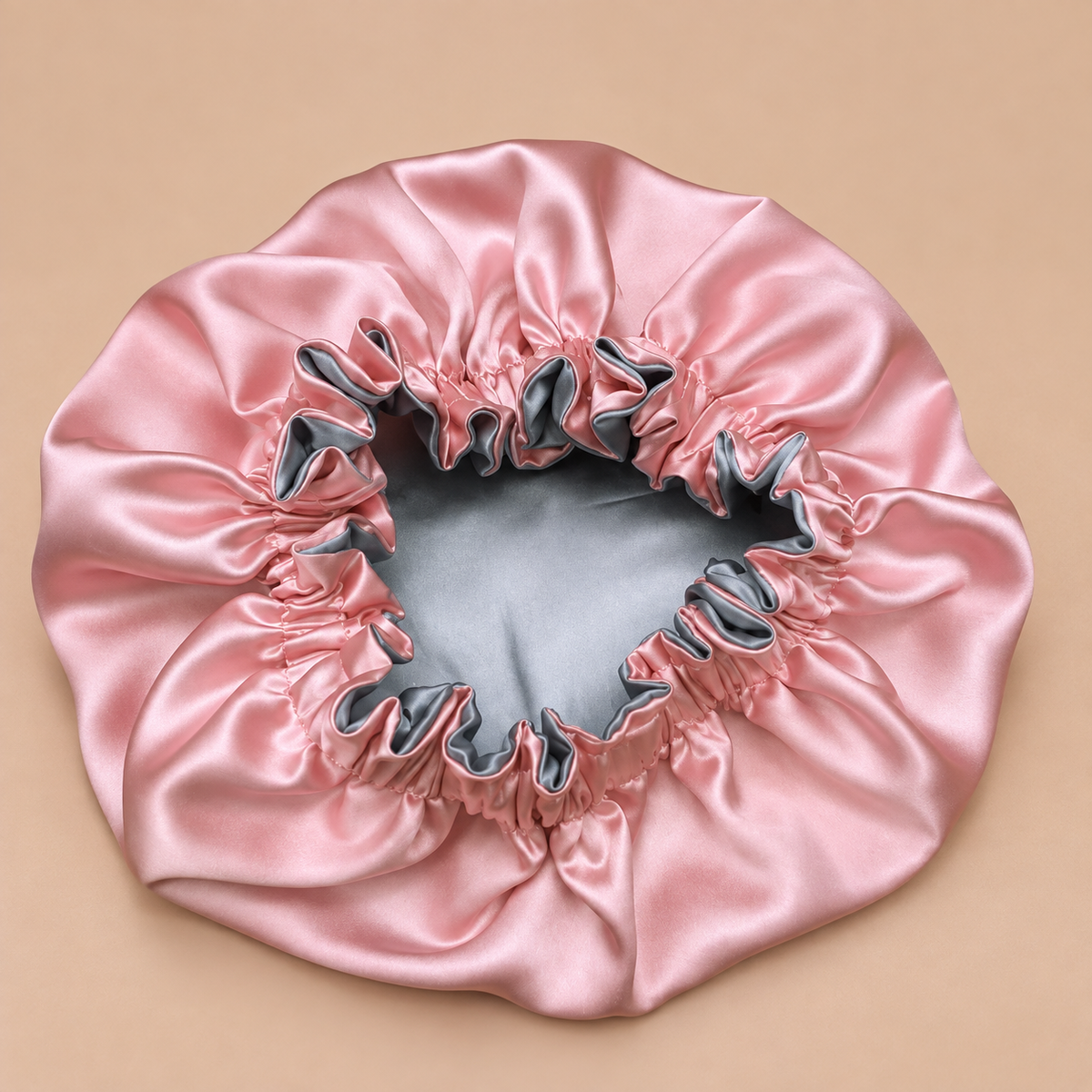 Bonnet en satin ajustable
